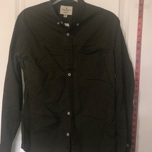 AEO OLIVE GREEN AND BLACK POLKA DOT BUTTON DOWN